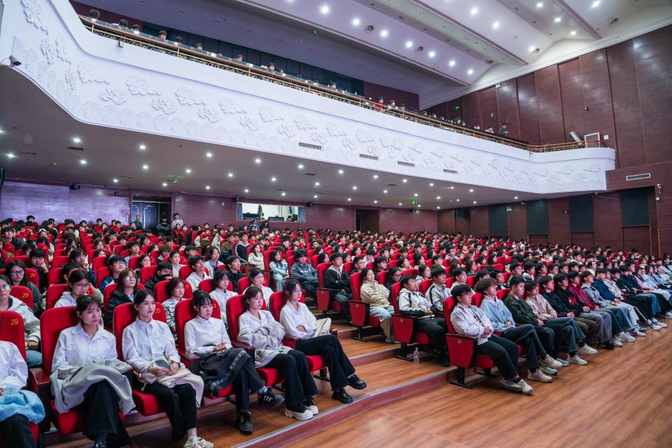 360 “纳米AI校园行”走进河南,多维度培育智能体人才