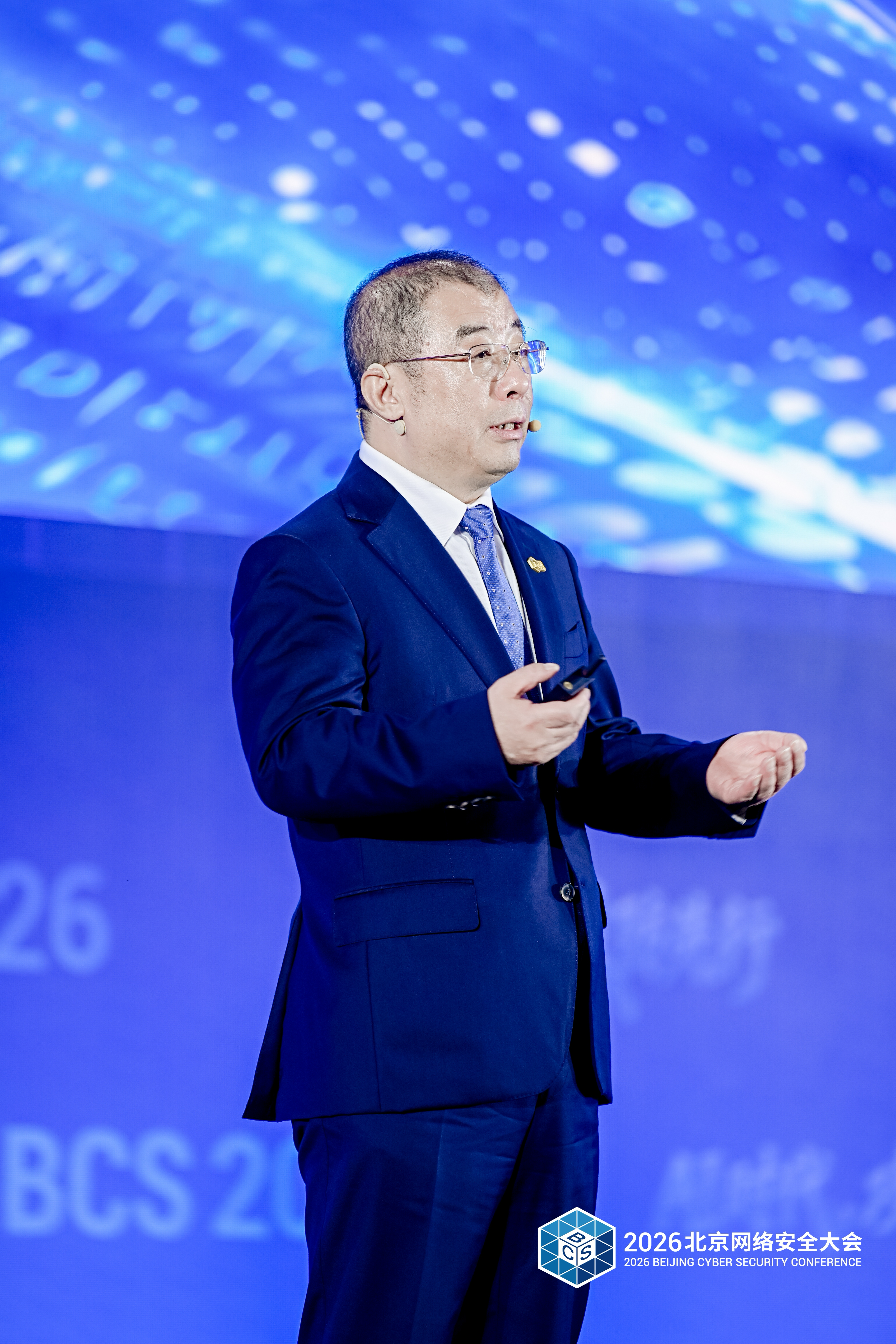 齐向东:AI时代的攻防失衡、产业选择和安全升级